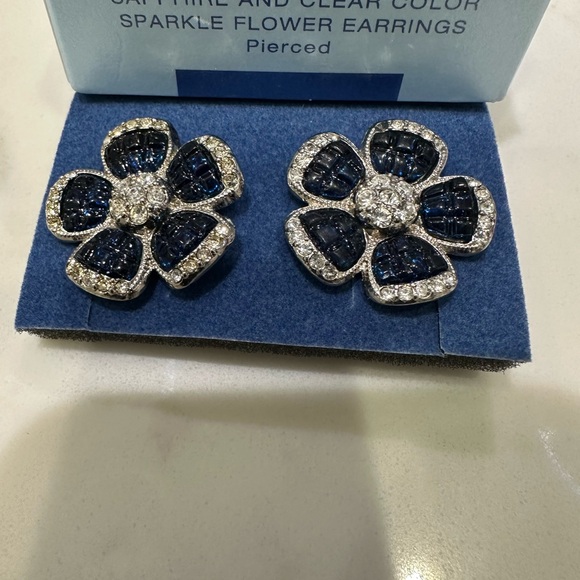 SAPPHIRE AND CLEAR COLOR SPARKLE FLOWER EARRINGS-pierced - Picture 3 of 12